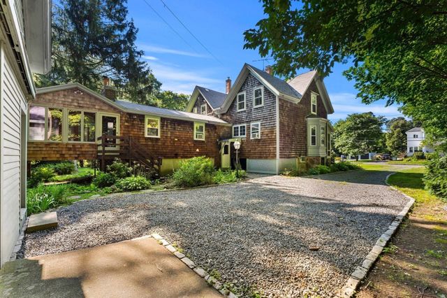 42 Walnut Rd, Hamilton, MA 01982