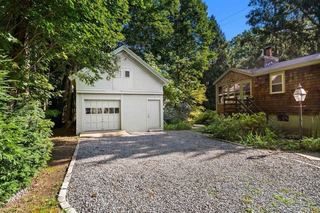 42 Walnut Rd, Hamilton, MA 01982