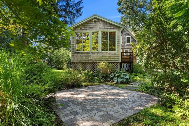 42 Walnut Rd, Hamilton, MA 01982