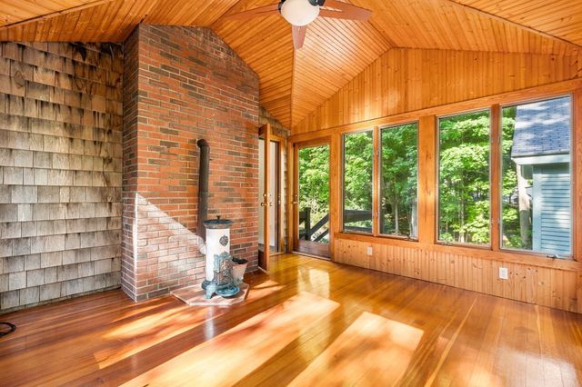 42 Walnut Rd, Hamilton, MA 01982