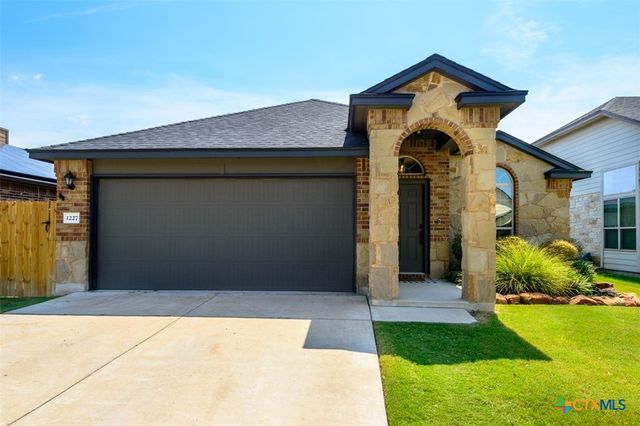 1227 Emerald Gate Drive, Temple, TX 76502