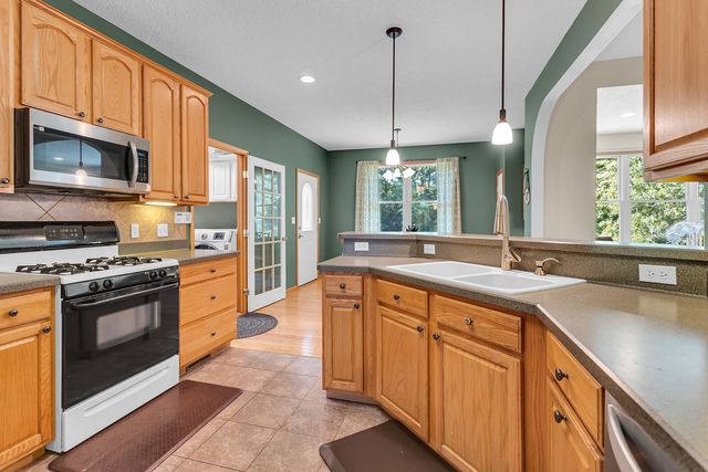 2128 Scenic Hills Drive, Jackson, MI 49201