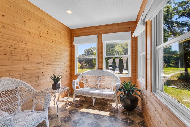 2128 Scenic Hills Drive, Jackson, MI 49201