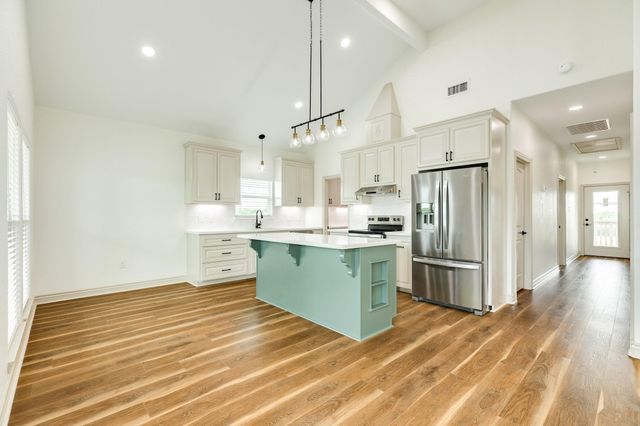 1738 Duncan Drive, Oyster Creek, TX 77541