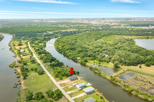 1738 Duncan Drive, Oyster Creek, TX 77541