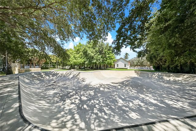180 Ocean Blvd, Golden Beach, FL 33160