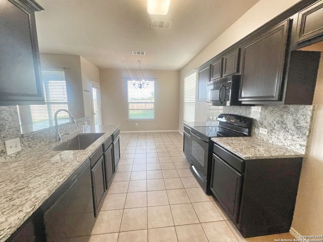 525 Tom Kemp Dr, New Braunfels, TX 78130