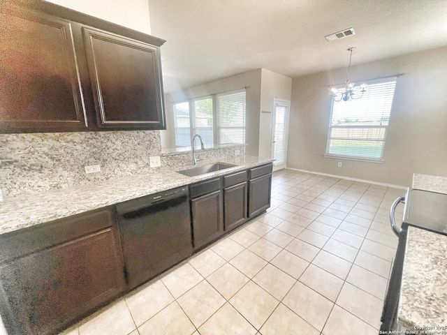 525 Tom Kemp Dr, New Braunfels, TX 78130