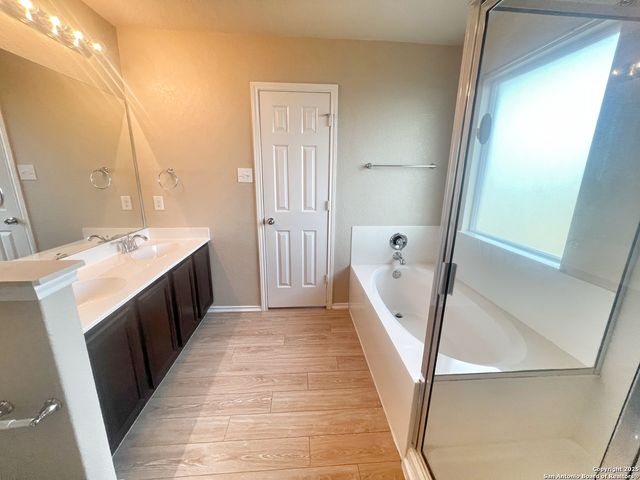 525 Tom Kemp Dr, New Braunfels, TX 78130