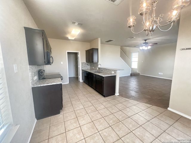 525 Tom Kemp Dr, New Braunfels, TX 78130