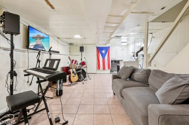 376 Hollywood Ave, Hillside Twp., NJ 07205