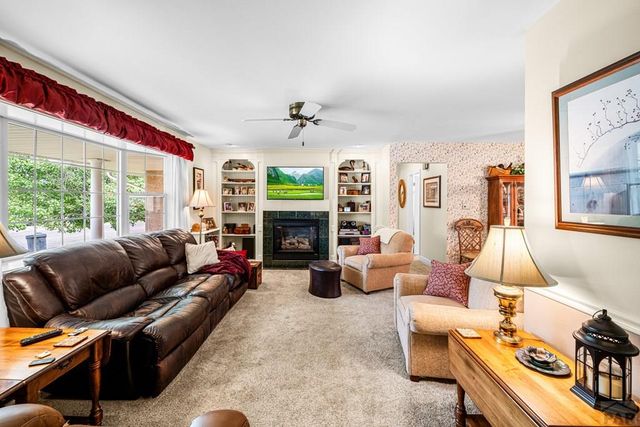 2911 Country Club Dr, Pueblo, CO 81008