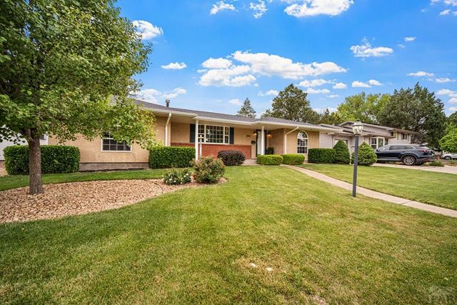 2911 Country Club Dr, Pueblo, CO 81008