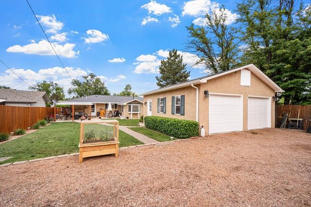 2911 Country Club Dr, Pueblo, CO 81008