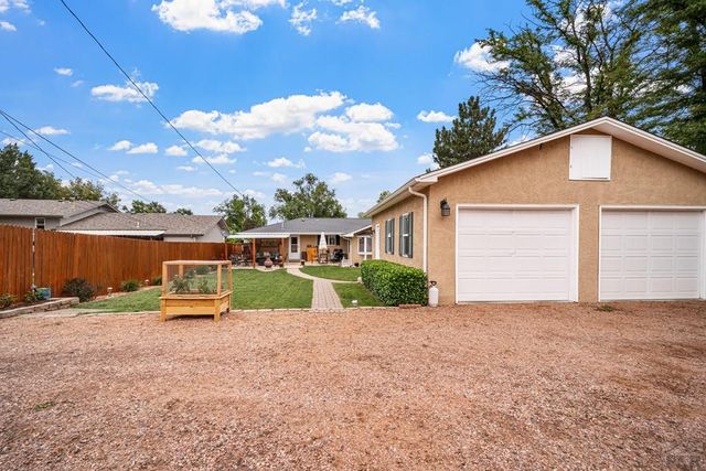 2911 Country Club Dr, Pueblo, CO 81008