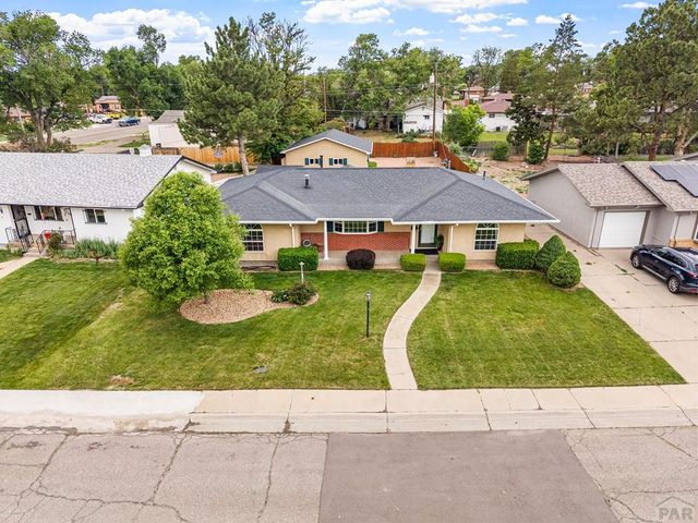 2911 Country Club Dr, Pueblo, CO 81008