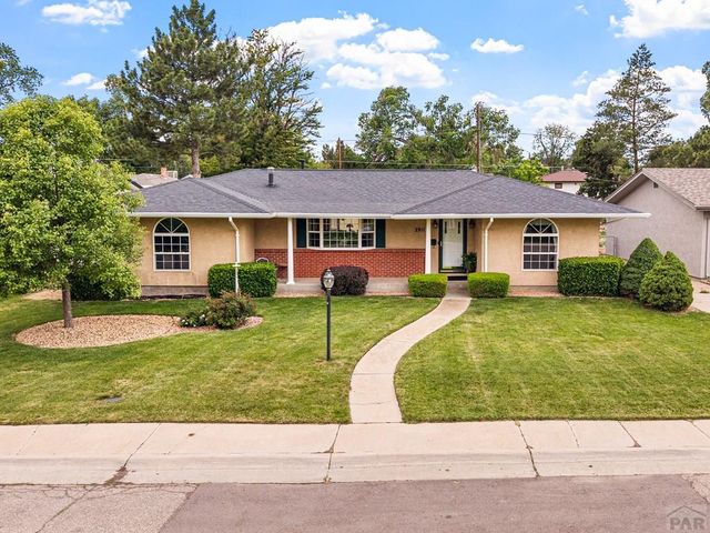 2911 Country Club Dr, Pueblo, CO 81008
