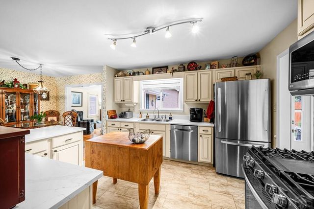 2911 Country Club Dr, Pueblo, CO 81008
