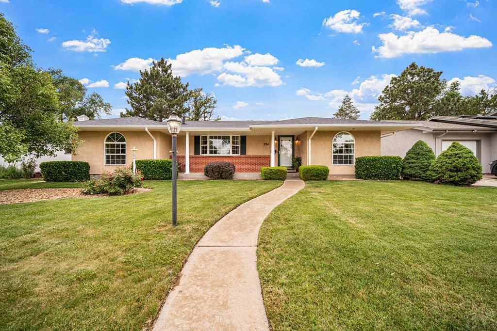 2911 Country Club Dr, Pueblo, CO 81008