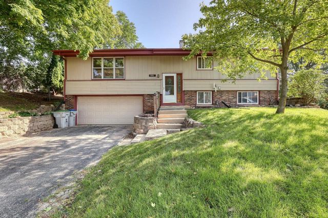 9006 W Cheyenne COURT, Milwaukee, WI 53224