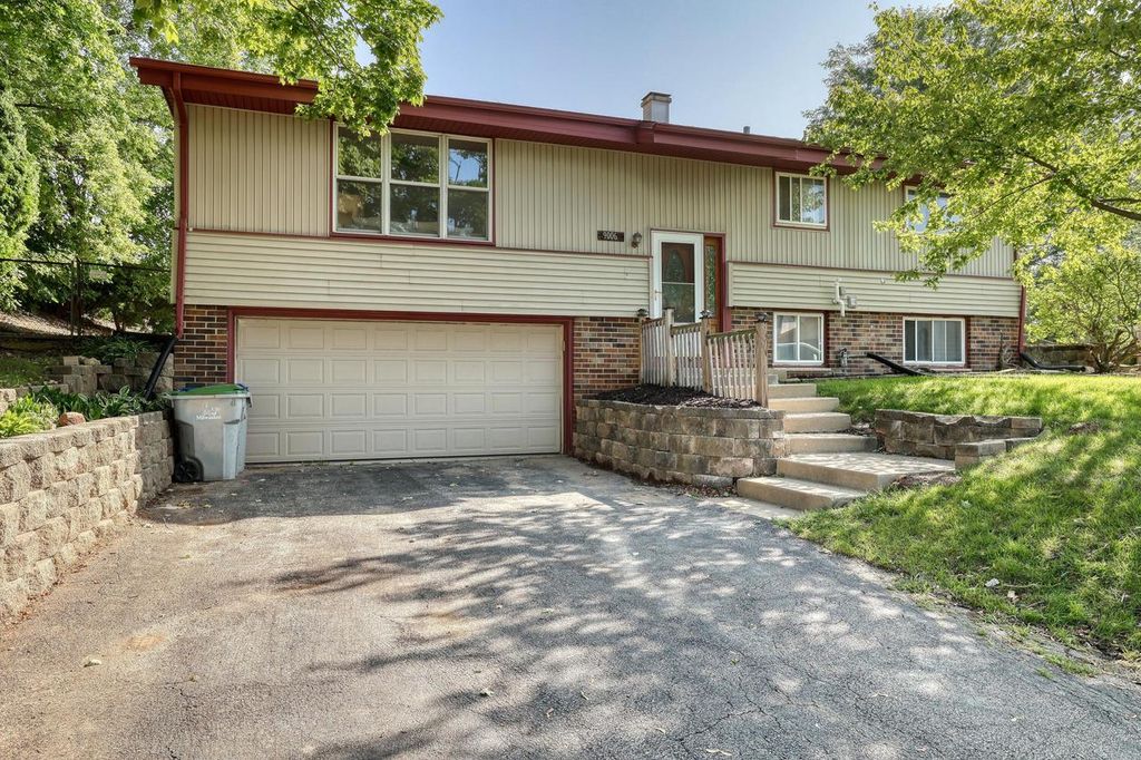 9006 W Cheyenne COURT, Milwaukee, WI 53224