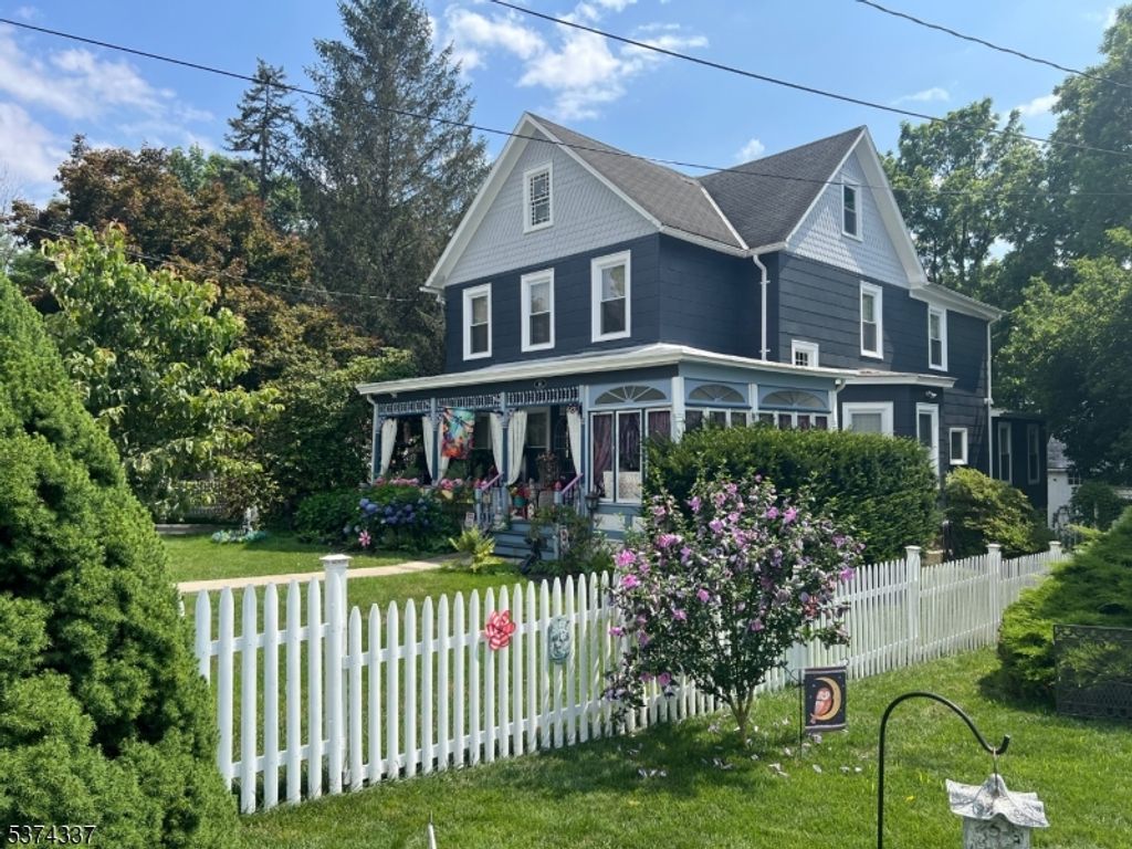 16 Sycamore St, Sussex Boro, NJ 07461