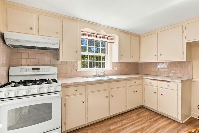 25 Orchard Rd, Natick, MA 01760