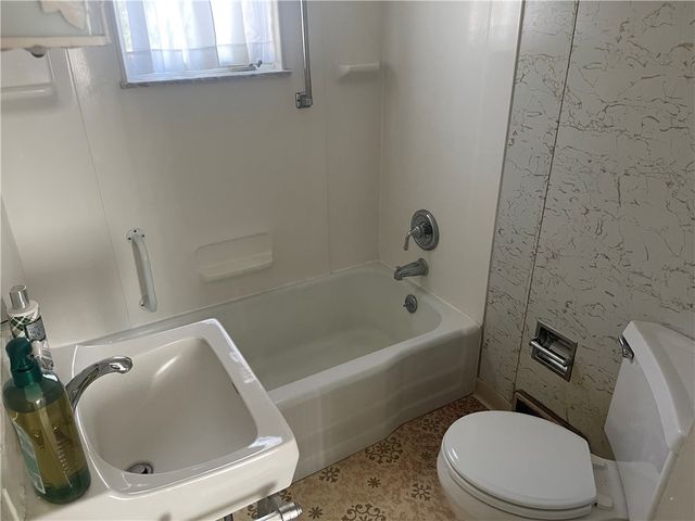 443 Vernon St, New Kensington, PA 15068