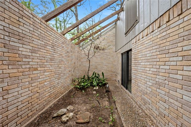 2520 Faulkner Drive, College Station, TX 77845