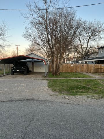 100 E Mulberry Street, Leonard, TX 75452
