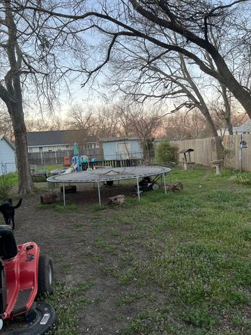 100 E Mulberry Street, Leonard, TX 75452