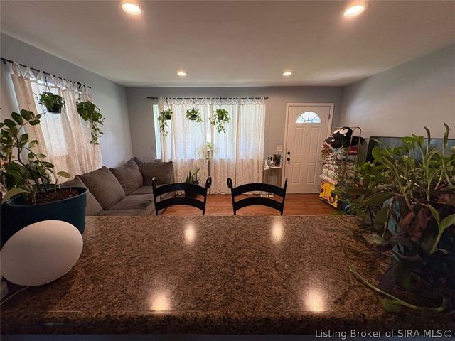817 Marigold Drive, Jeffersonville, IN 47130