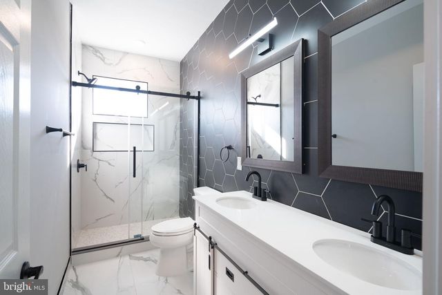 2701 W GLENWOOD AVE, Philadelphia, PA 19121