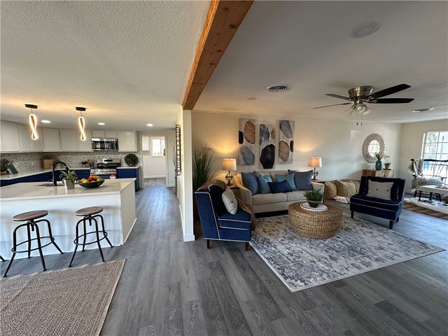 1721 Denver St, Portland, TX 78374