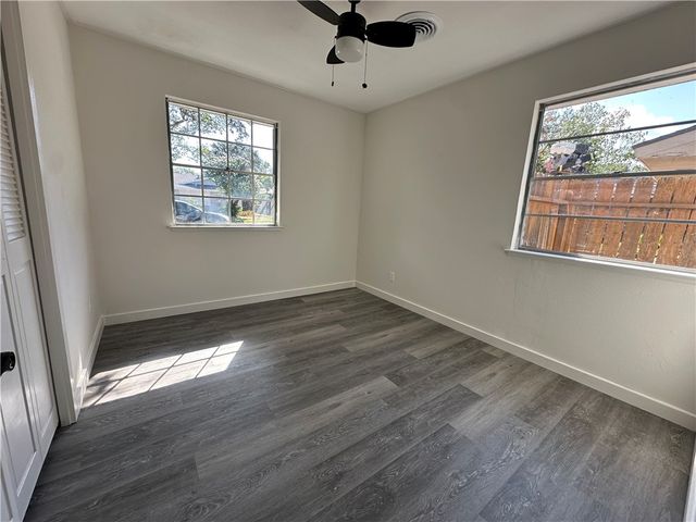 1721 Denver St, Portland, TX 78374