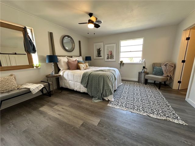 1721 Denver St, Portland, TX 78374