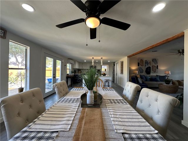 1721 Denver St, Portland, TX 78374