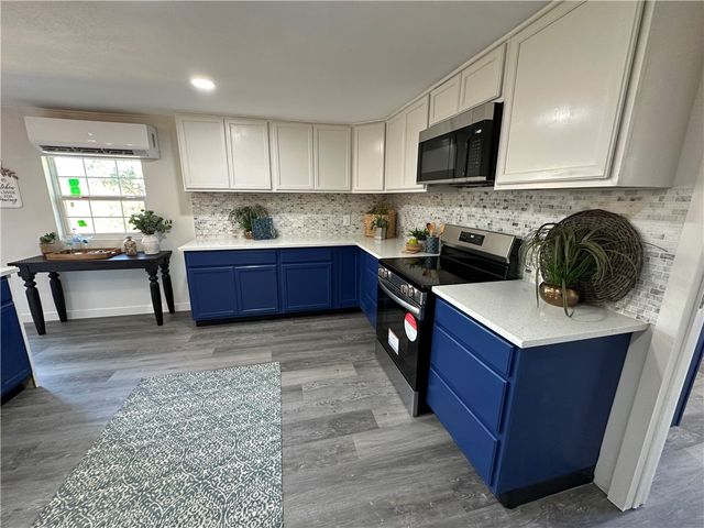 1721 Denver St, Portland, TX 78374