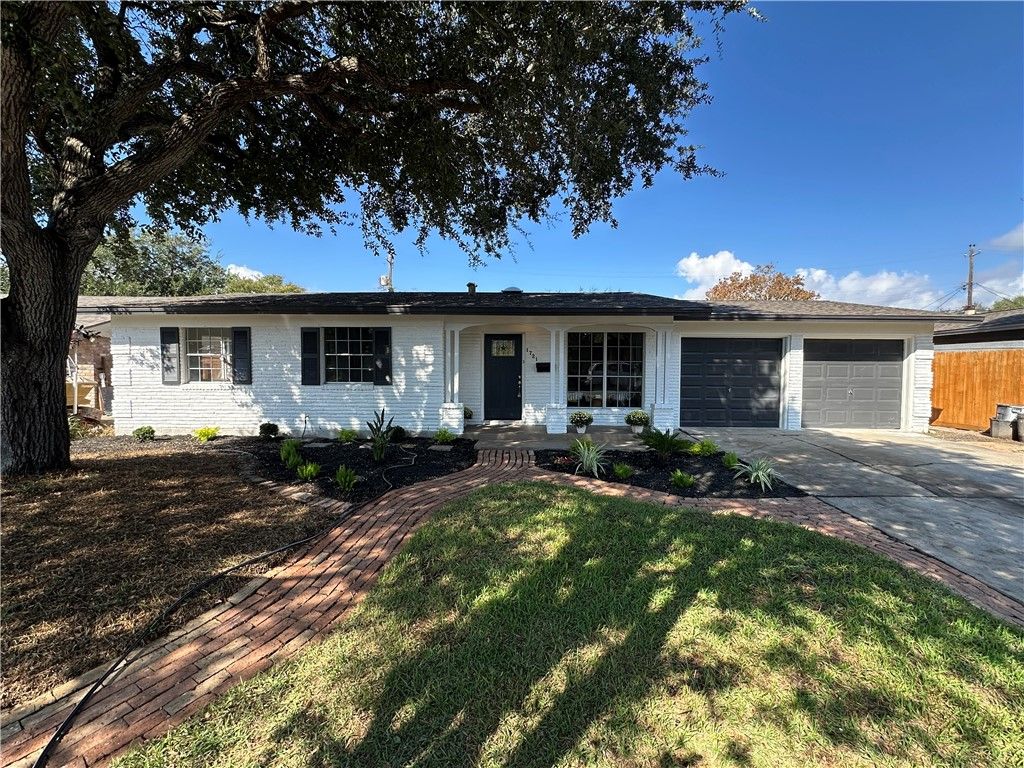 1721 Denver St, Portland, TX 78374