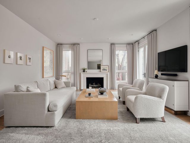 1109 Elm ST D, Austin, TX 78703