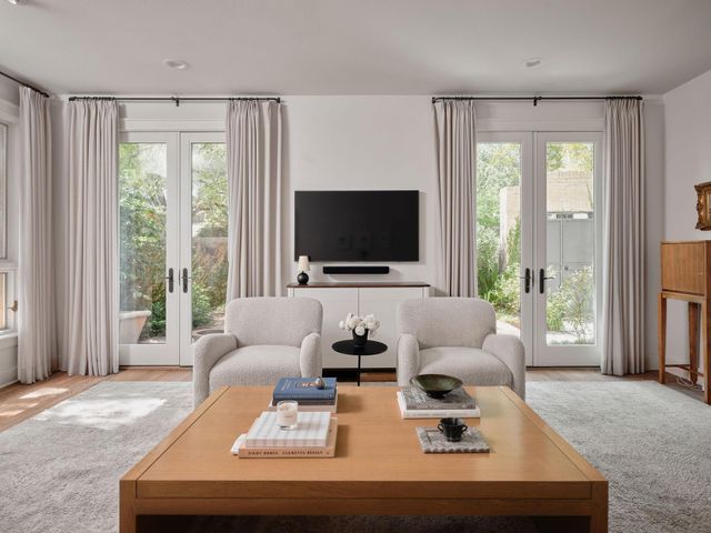 1109 Elm ST D, Austin, TX 78703