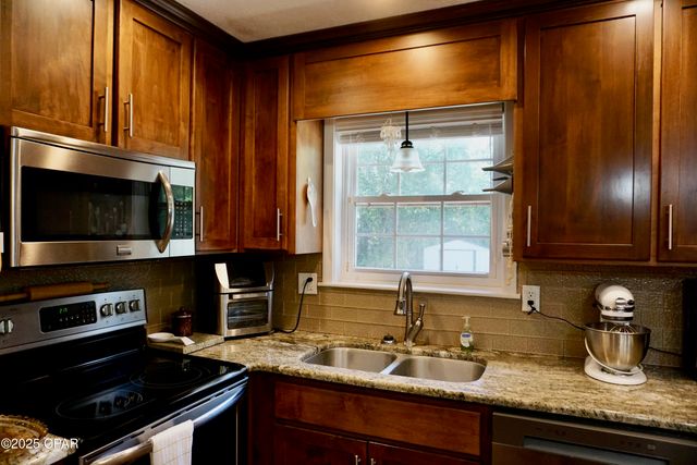 2071 Short Avenue, Sneads, FL 32460