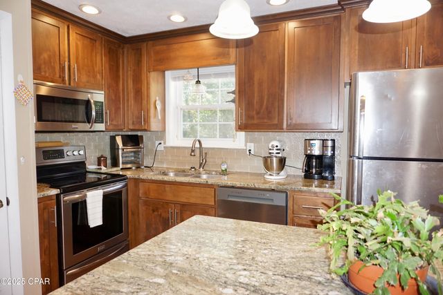 2071 Short Avenue, Sneads, FL 32460