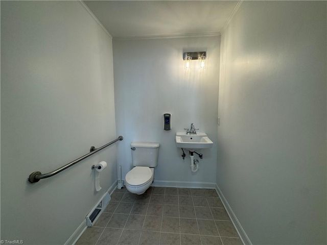 2713 Pinedale Road, Greensboro, NC 27408