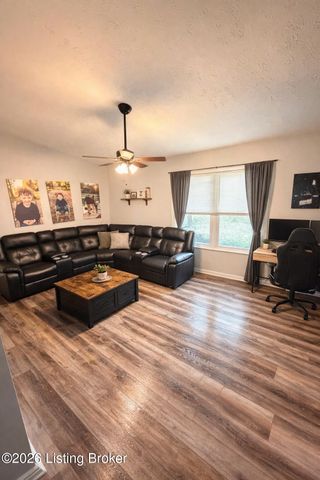 148 Vonda Ct, Radcliff, KY 40160