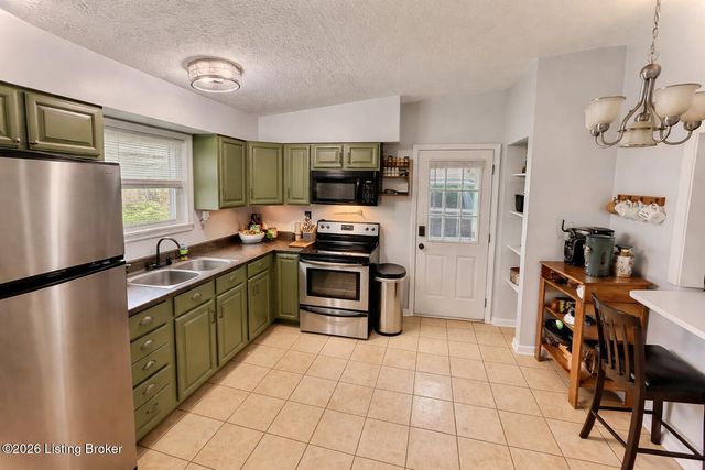 148 Vonda Ct, Radcliff, KY 40160