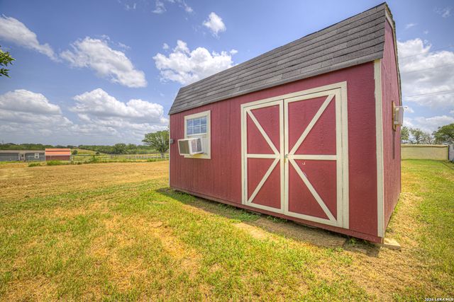 259 McKnight RD, Seguin, TX 78155
