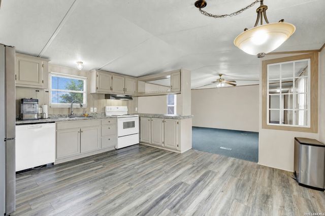 259 McKnight RD, Seguin, TX 78155