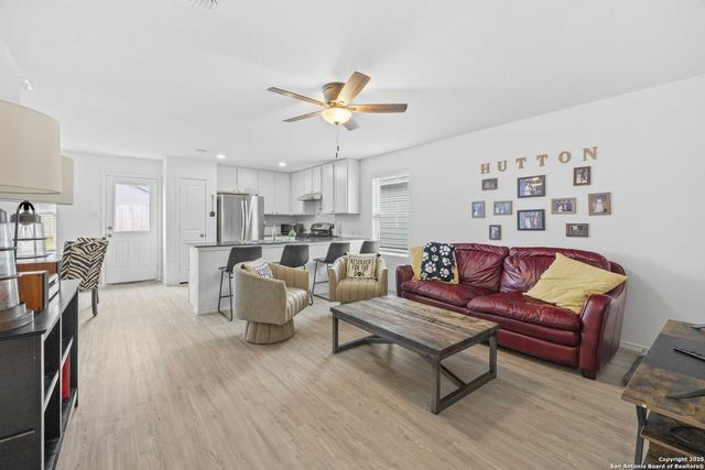 108 Ciarans Crossing, Fredericksburg, TX 78624
