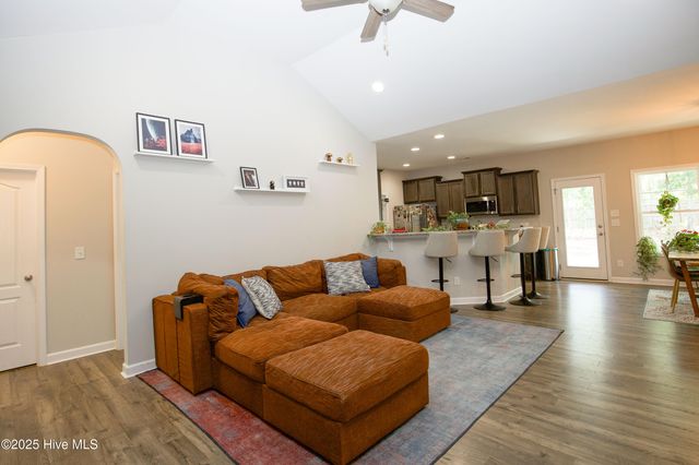 1385 Whitney Drive, Aberdeen, NC 28315